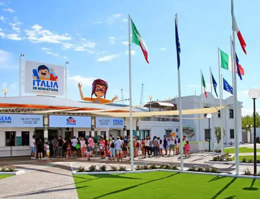 Italia in miniatura con bambini