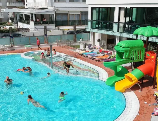 Family Hotel a Riccione 3 Stelle con piscina
